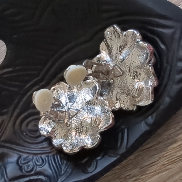 Flower Ivory Enamel and Pearl Rhinestone Clips On Earrings - Picture 4 of 4